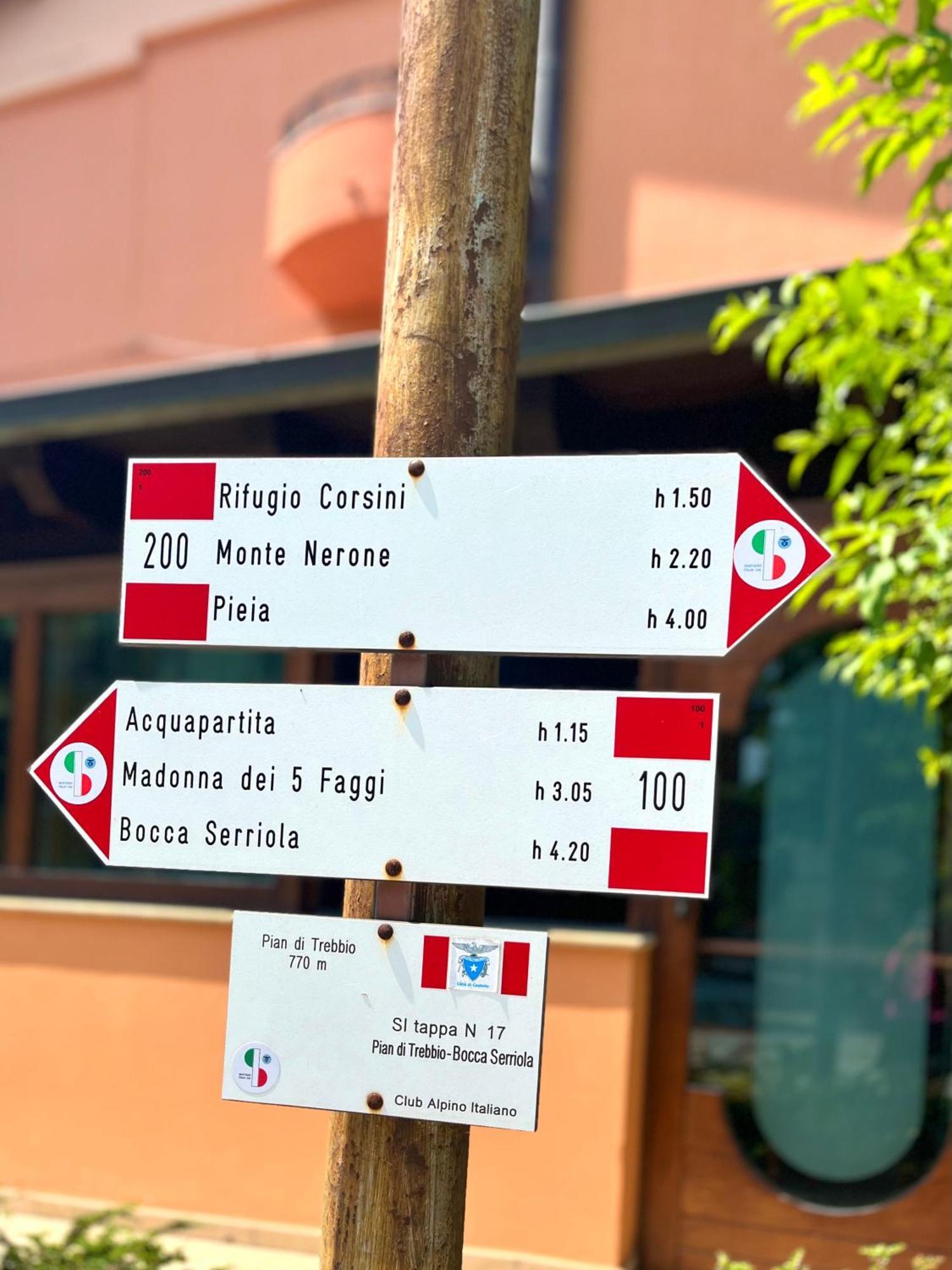 Hotel Ristorante Montenerone Apecchio Kültér fotó