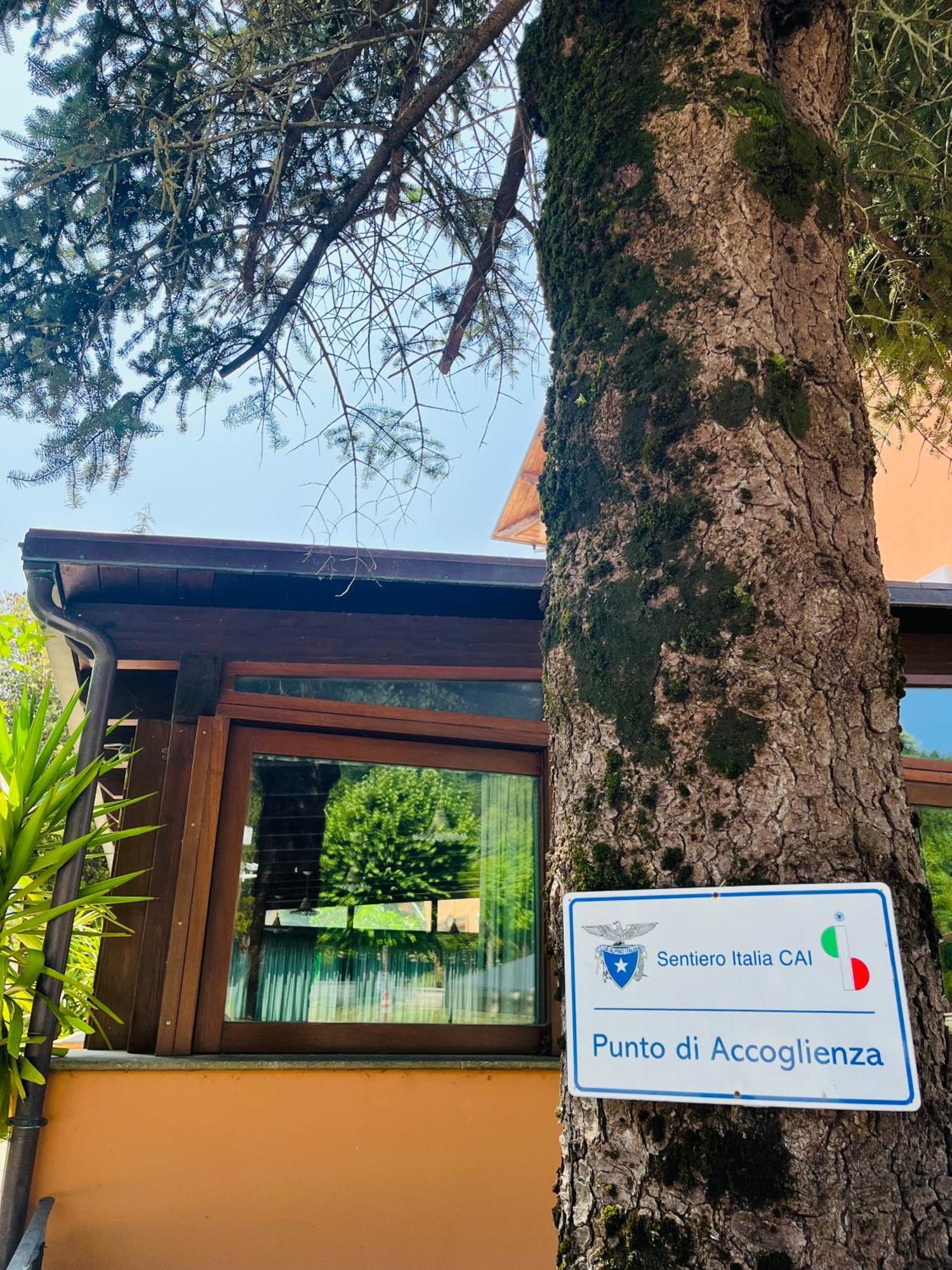 Hotel Ristorante Montenerone Apecchio Kültér fotó