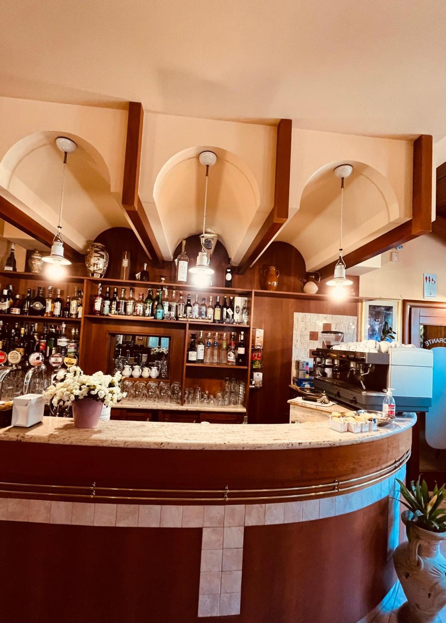 Hotel Ristorante Montenerone Apecchio Kültér fotó