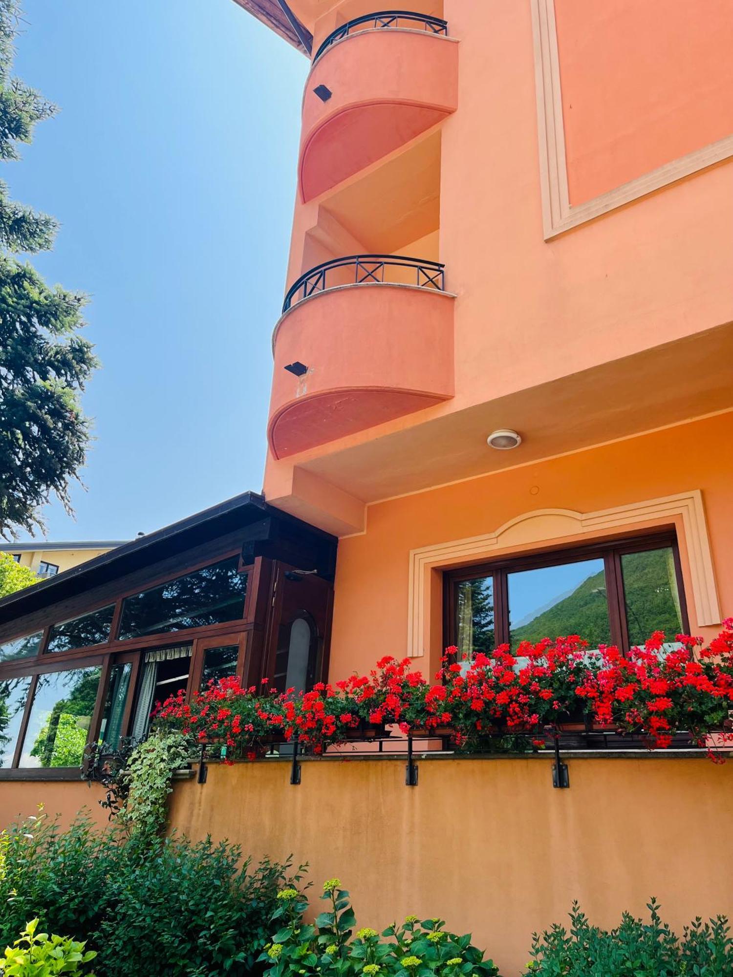 Hotel Ristorante Montenerone Apecchio Kültér fotó