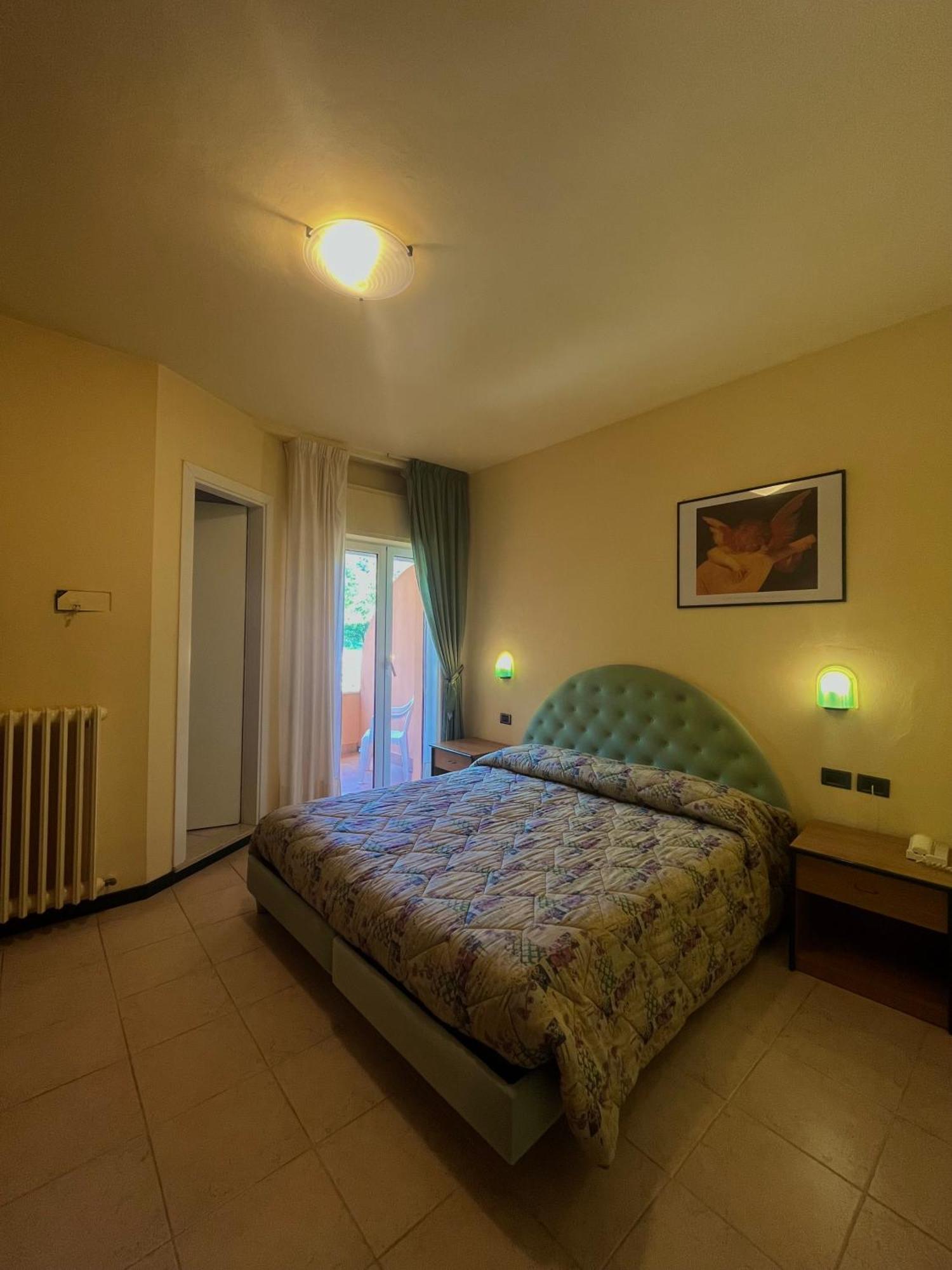 Hotel Ristorante Montenerone Apecchio Kültér fotó