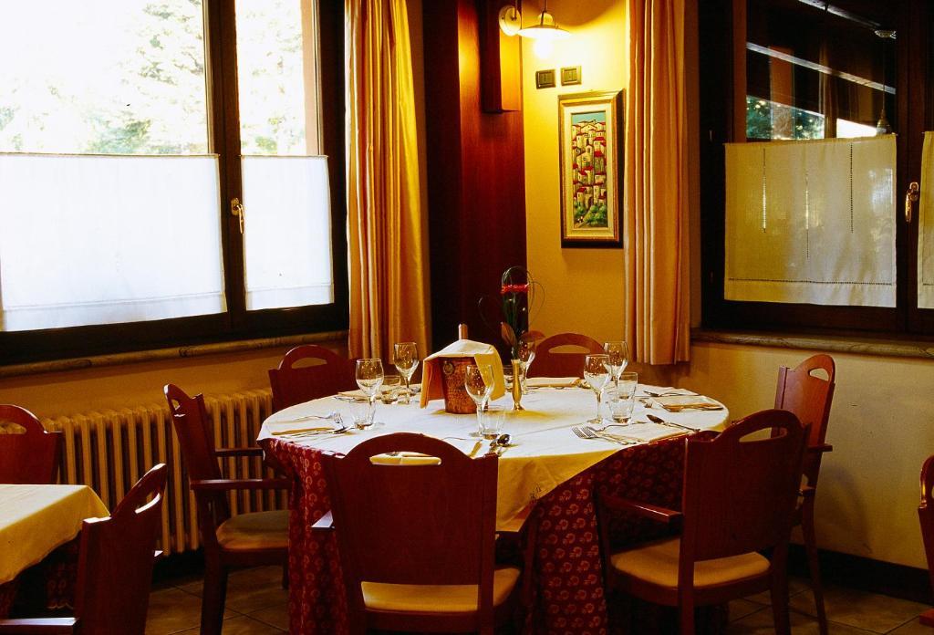 Hotel Ristorante Montenerone Apecchio Kültér fotó