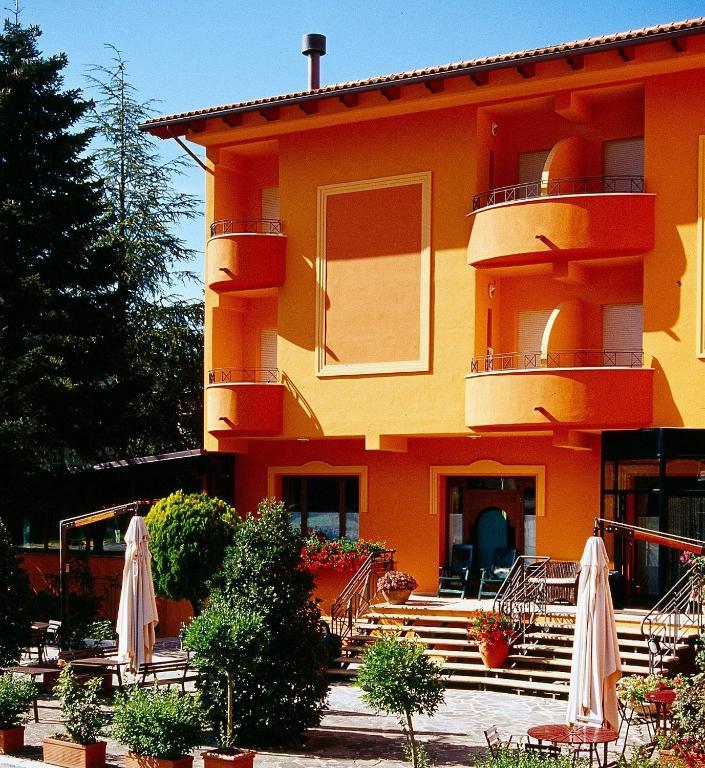 Hotel Ristorante Montenerone Apecchio Kültér fotó