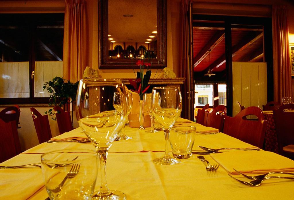 Hotel Ristorante Montenerone Apecchio Kültér fotó